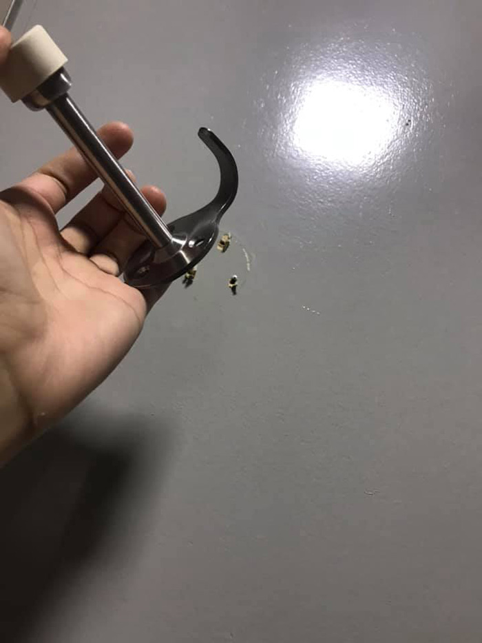 อุทาหรณ์ ! ถูกขังในห้องน้ำ 7 ชม.