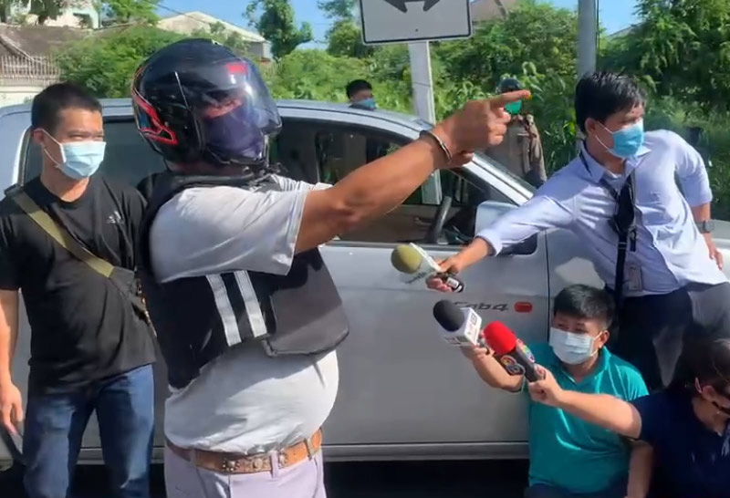 ขับรถปาดหน้ากันถึงขั้นชักปืนยิง 3 นัด