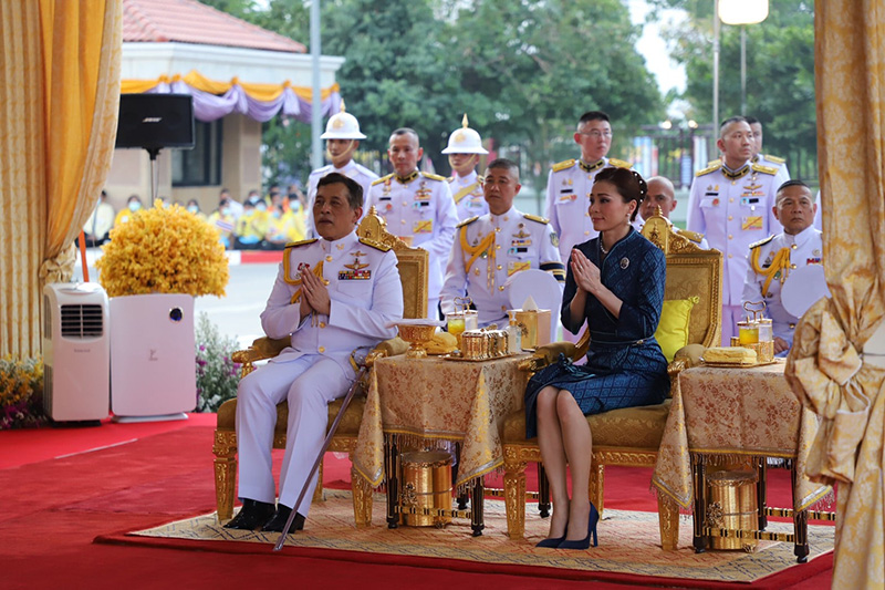 ฉลองพระองค์ พระราชินี 