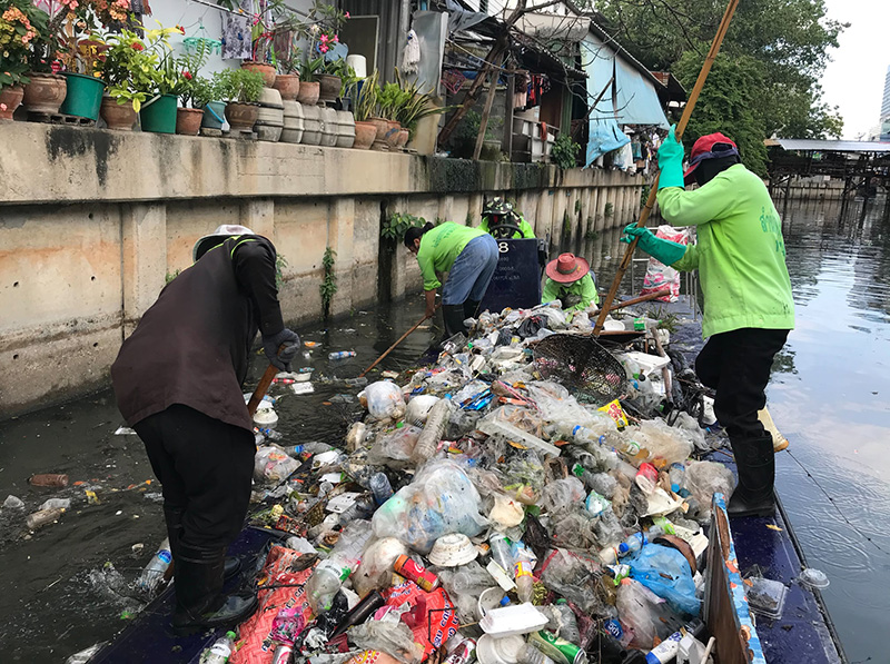 ขยะเต็มคลอง