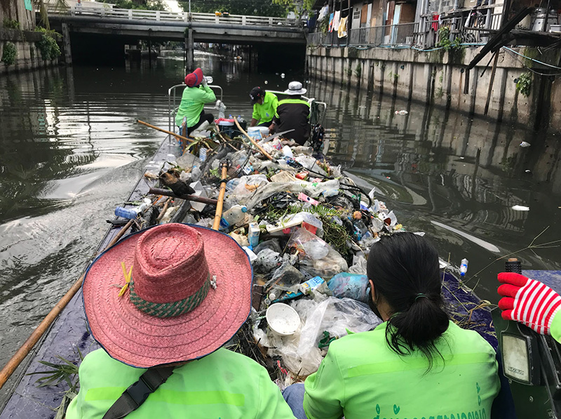 ขยะเต็มคลอง