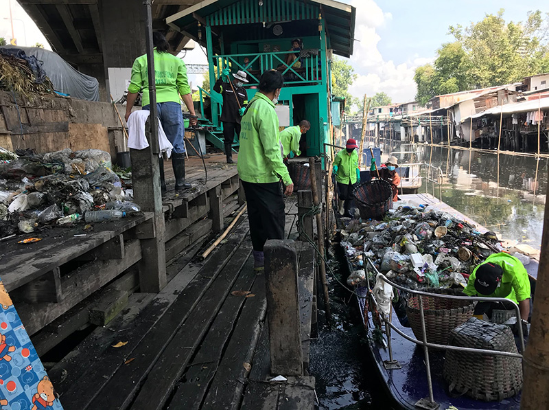 ขยะเต็มคลอง