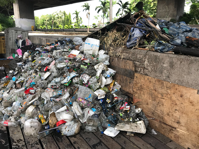 ขยะเต็มคลอง