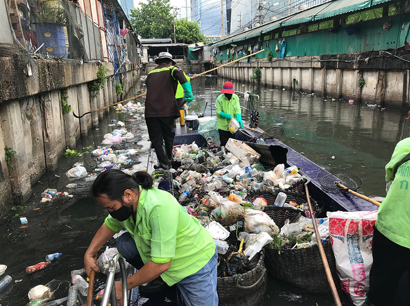 ขยะเต็มคลอง