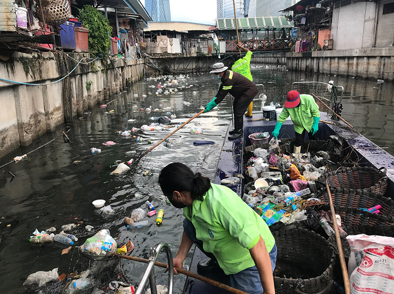 ขยะเต็มคลอง