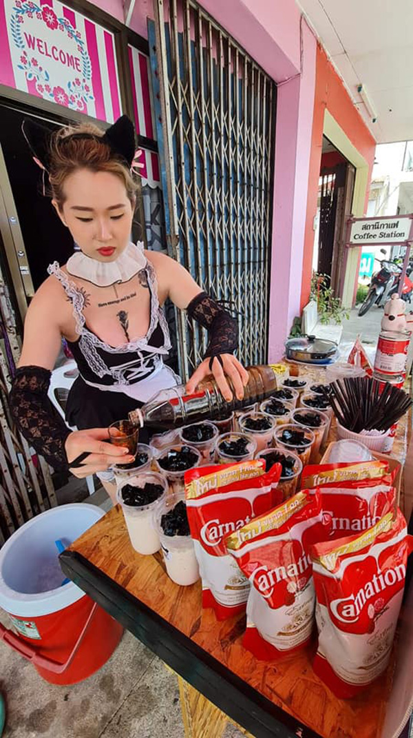 แม่ค้าสาว