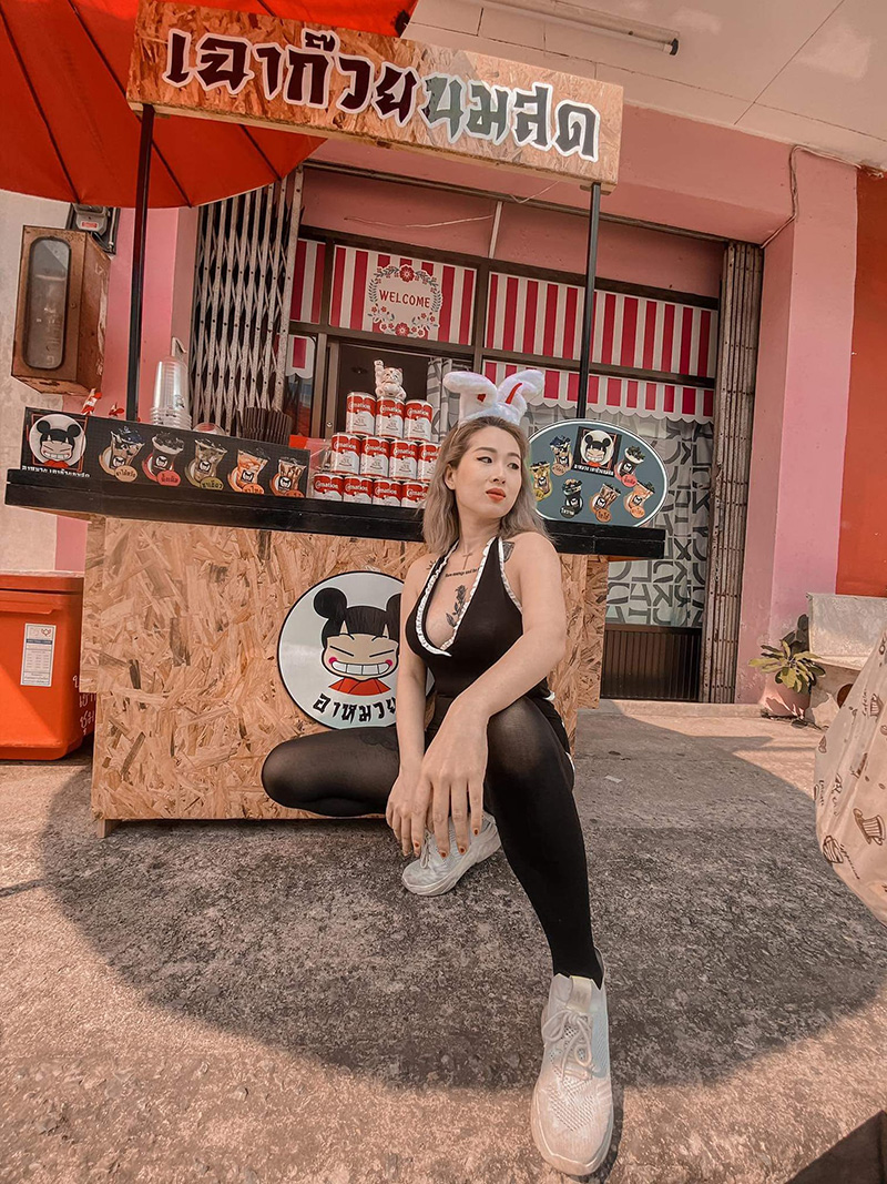 แม่ค้าสาว