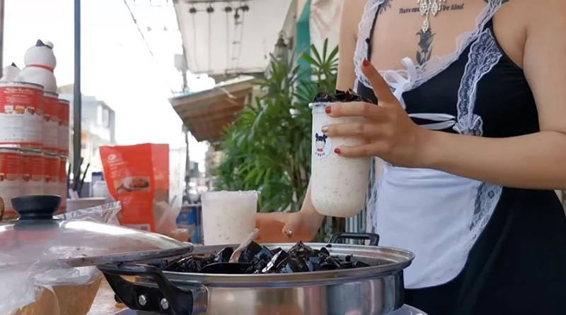 แม่ค้าสาว