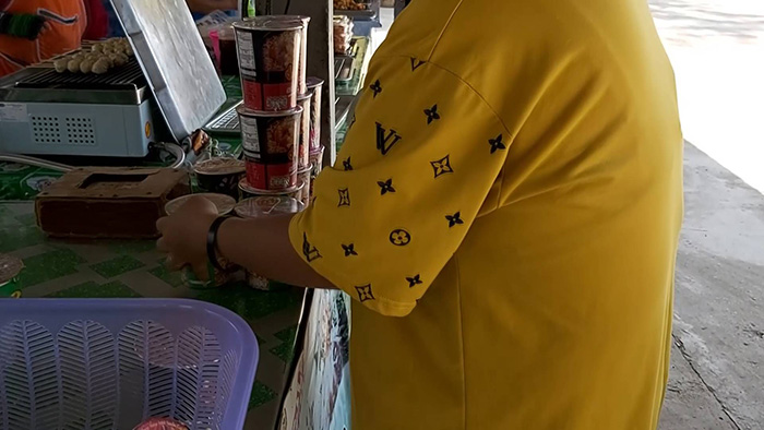 หมูไม้ละ 5 บาท