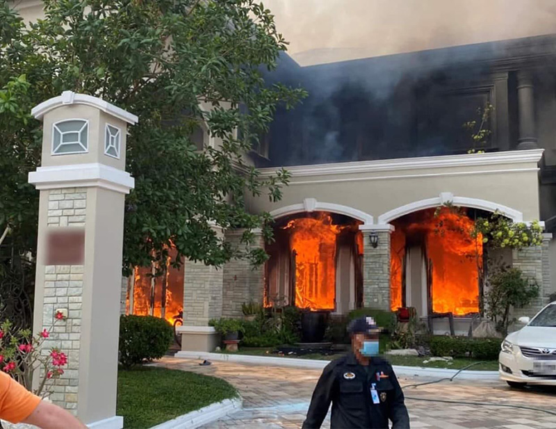 ไฟไหม้บ้านหรูย่านบางเขน