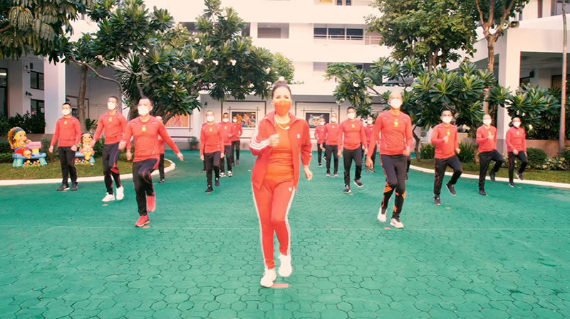 ทูลกระหม่อมฯ ทรงนำเต้นแอโรบิก