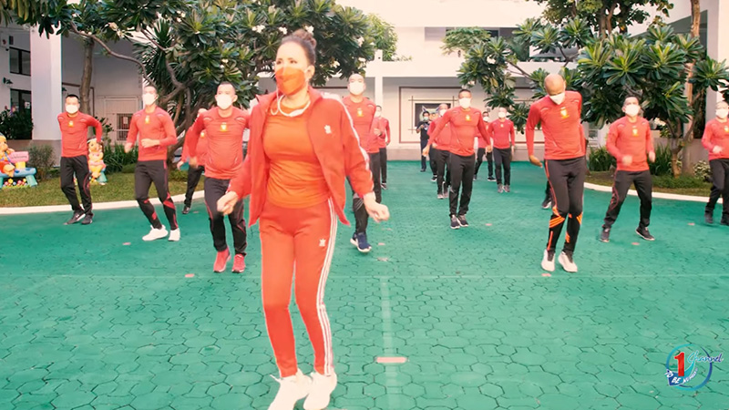 ทูลกระหม่อมฯ ทรงนำเต้นแอโรบิก