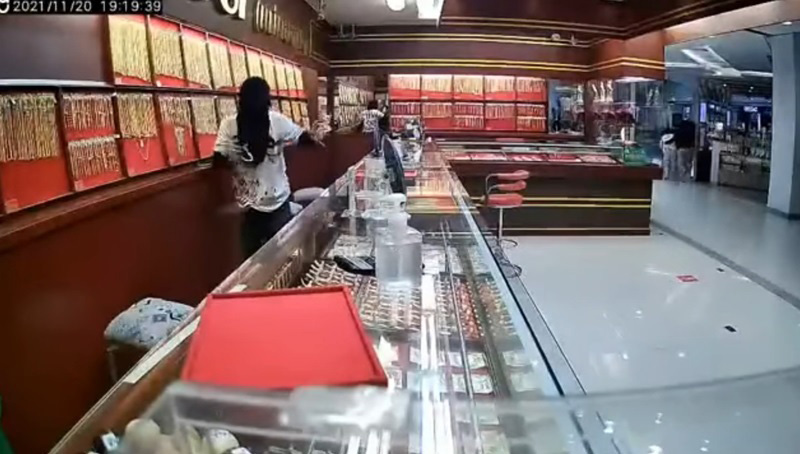 ตั้งค่าหัว 5 หมื่น โจรปล้นร้านทอง