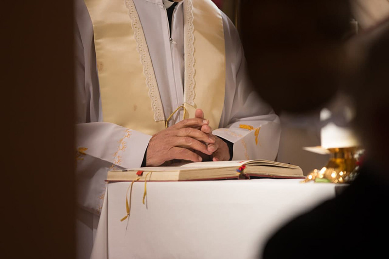 บาทหลวง