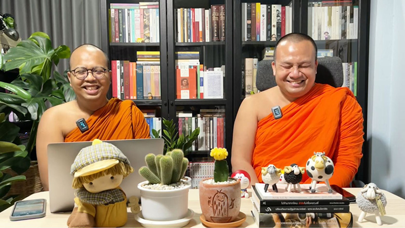 พระมหาไพรวัลย์ กับ พระมหาสมปอง