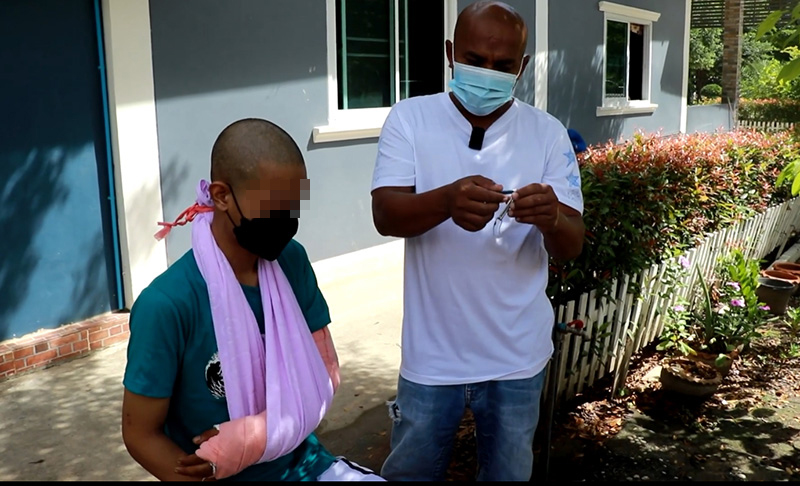 บาส มีดคู่