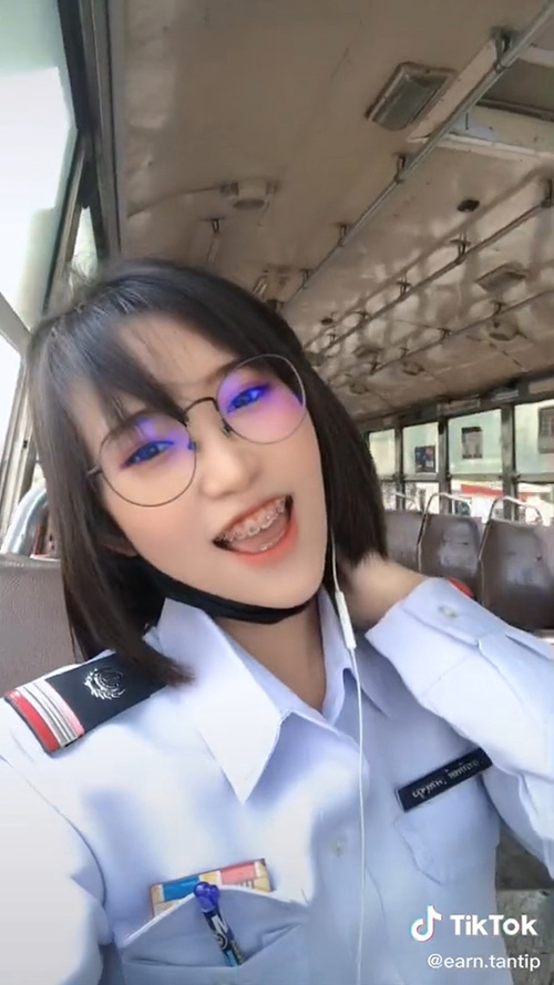  น้องเอิร์น กระเป๋ารถเมล์สาว