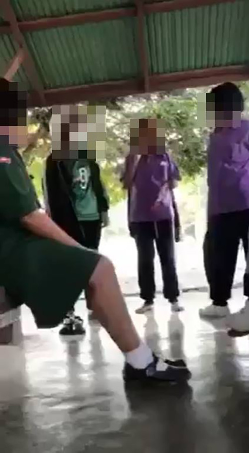 ลูกจัดการตบแม่ต่อหน้าเพื่อนเป็นสิบ 