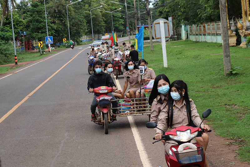  ครูนั่งรถซาเล้ง 