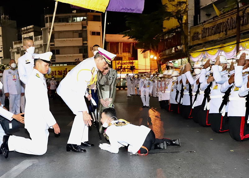 เจ้าฟ้าพัชรกิติยาภา ทรงสวมกอด