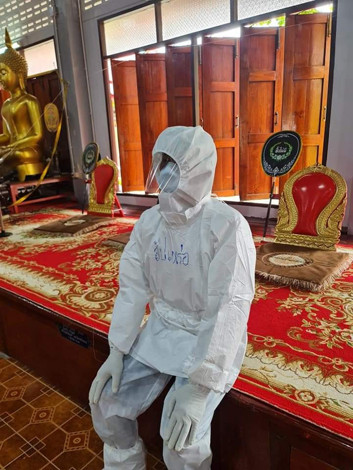 พระ - สัปเหร่อ ในชุด PPE 