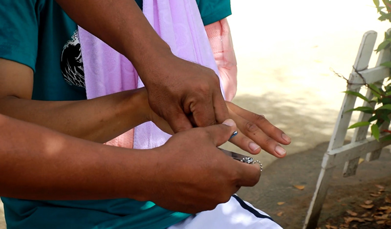 บาส มีดคู่