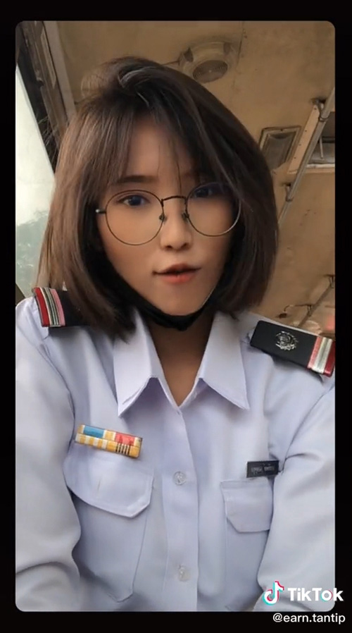  น้องเอิร์น กระเป๋ารถเมล์สาว