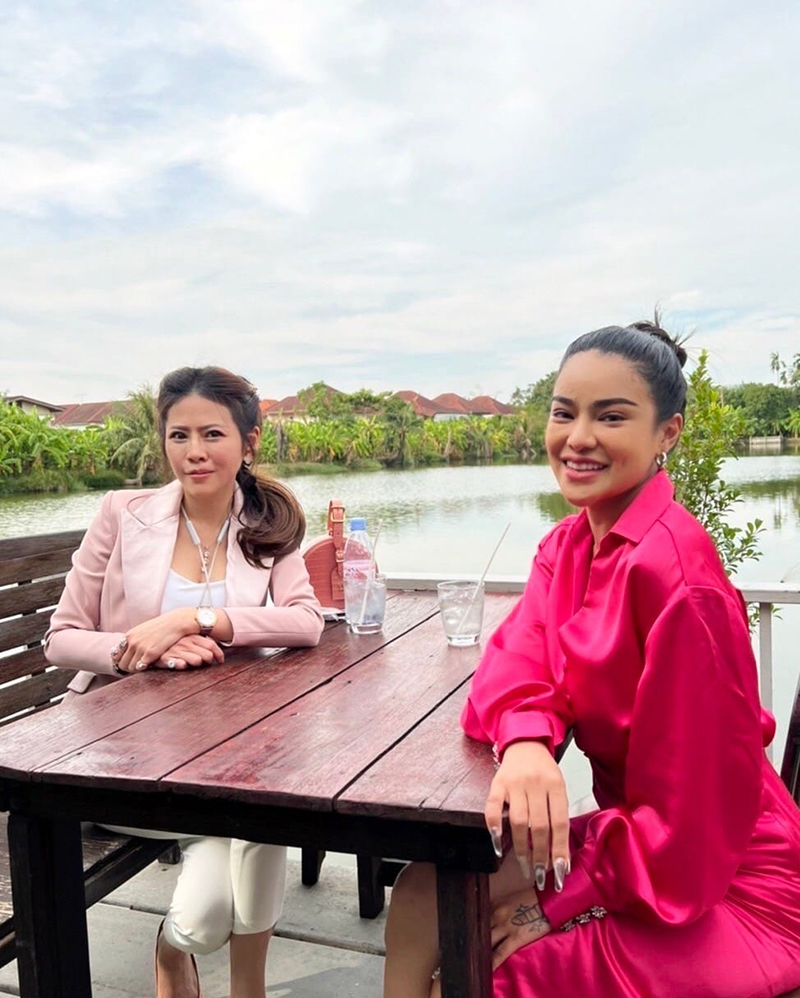 พิมรี่พาย เลี้ยงข้าวหมอของขวัญ
