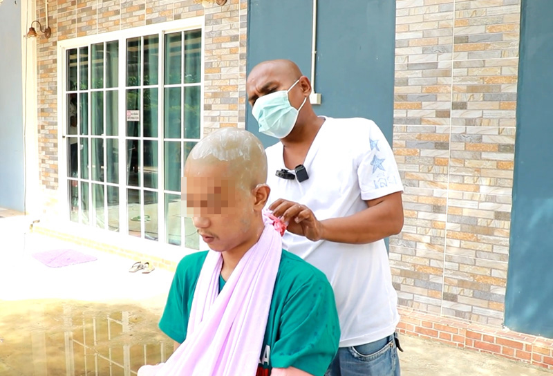 บาส มีดคู่