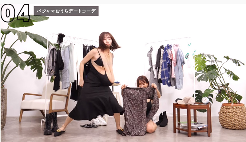 สองสาวอวดทริกเสริมอึ๋มด้วยเต้าปลอม