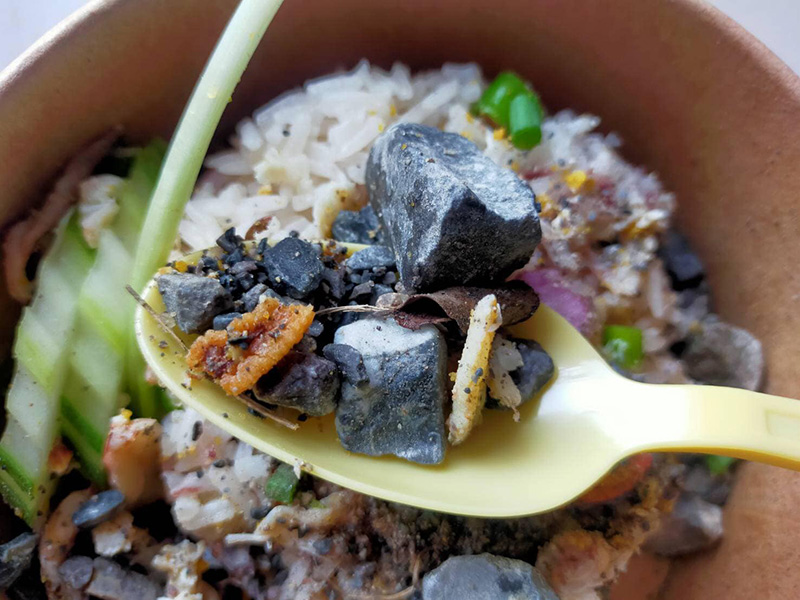 ลูกค้าอึ้ง ! สั่งอาหารเกือบได้กินหิน