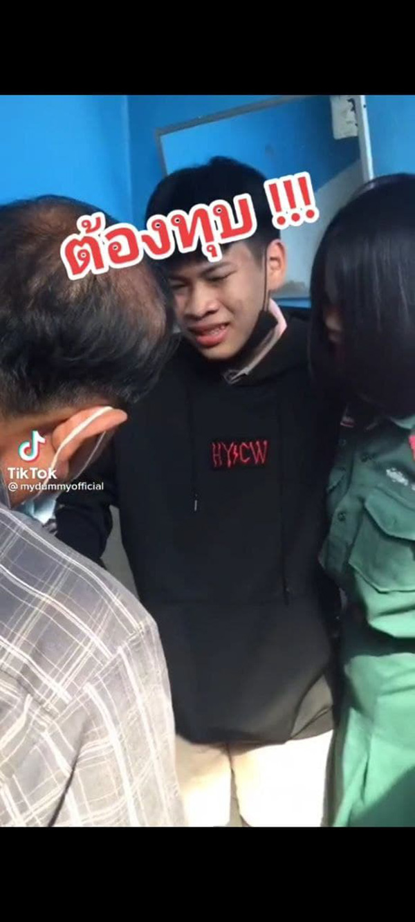 นักเรียนแอบเข้าห้องน้ำครู