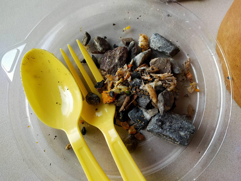 ลูกค้าอึ้ง ! สั่งอาหารเกือบได้กินหิน