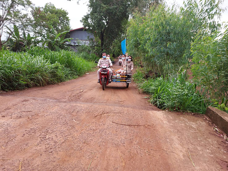  ครูนั่งรถซาเล้ง 