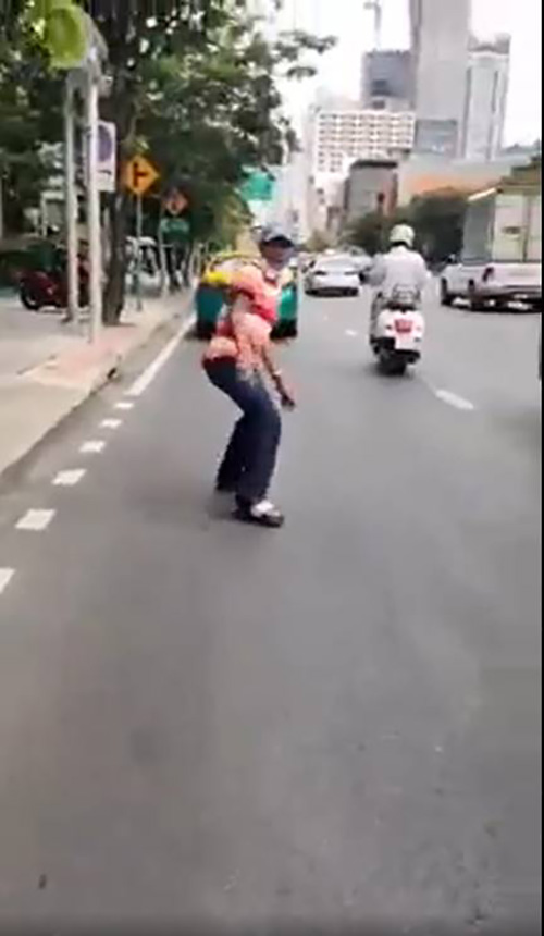 แท็กซี่ถือมีดวิ่งใส่-ข่มขู่แกร็บ