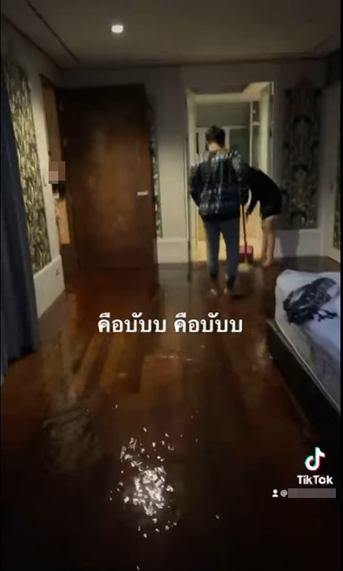 สาวสุดเซ็ง จองที่พัก เจอฝนตกน้ำท่วมห้อง