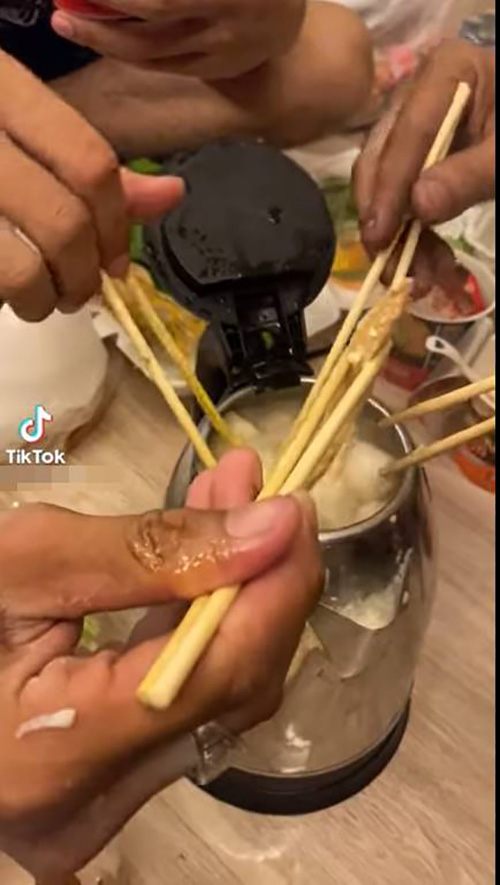 รีสอร์ตภูทับเบิกเซ็ง ลูกค้าทำชาบูในกาต้มน้ำร้อน 