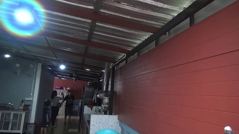 ต่อเติมหลังบ้าน 5 แสน ฝนตกทีรั่วหนัก ช่างไร้ความรับผิดชอบ  