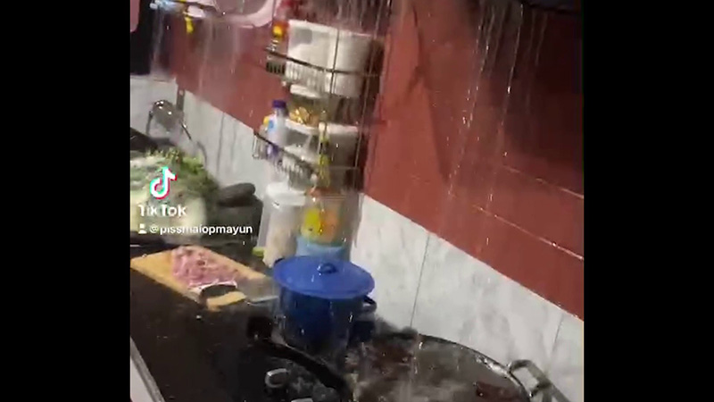 ต่อเติมหลังบ้าน 5 แสน ฝนตกทีรั่วหนัก ช่างไร้ความรับผิดชอบ  