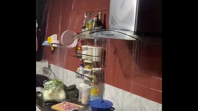 ต่อเติมหลังบ้าน 5 แสน ฝนตกทีรั่วหนัก ช่างไร้ความรับผิดชอบ  