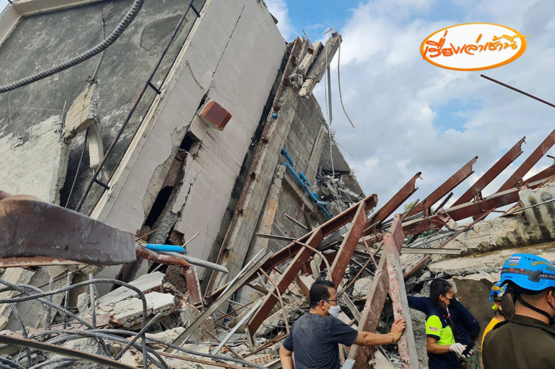 อาคารพาณิชย์ 8 ชั้น พังถล่มขณะทำการรื้อถอน