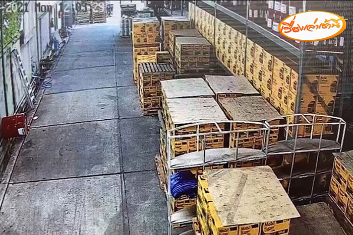 เปิดวงจรปิดนาทีวางเพลิงเผาโกดังอ้อมใหญ่