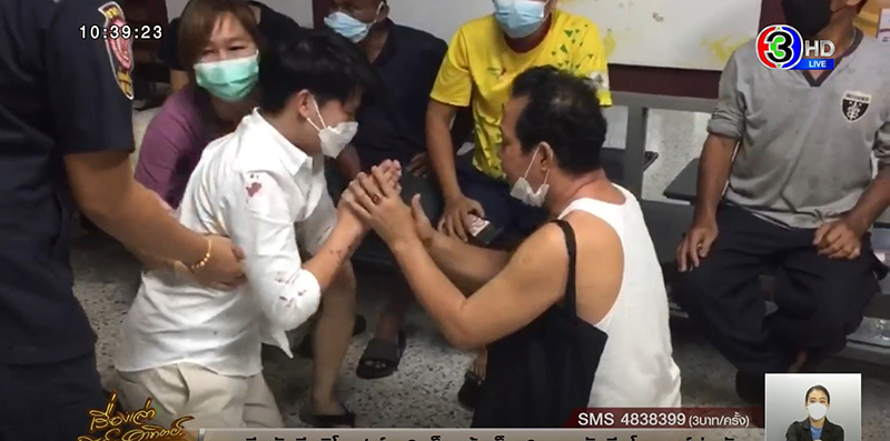 หนุ่มขับรถชนพลเมืองดี ก้มกราบขอโทษญาติคนตาย 