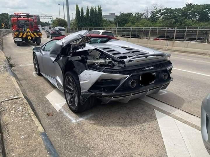 กระบะเสยท้ายแลมโบกินี่ 24.5 ล้าน ไฮโซหนุ่มใจดี ไม่เอาเรื่อง