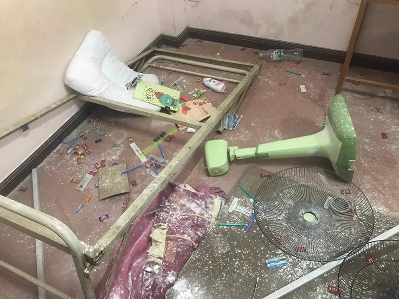 รุ่นพี่รับน้องแรง พังข้าวของเละทั้งห้อง