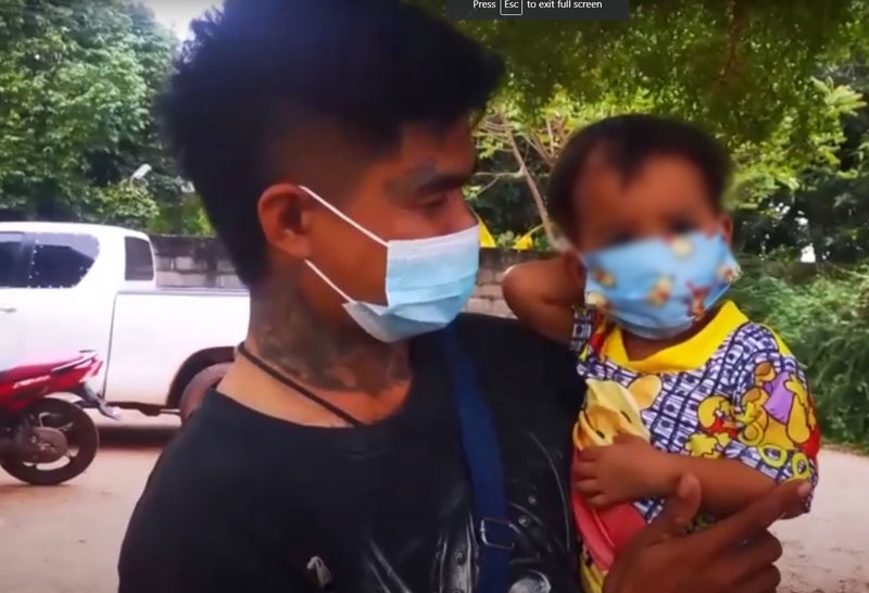 งูเห่าซุกใต้ผ้าห่ม เด็กน้อย 2 ขวบ