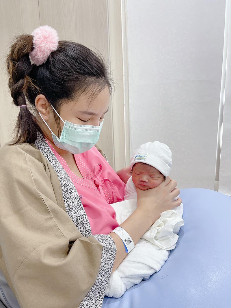 น้องเนย สายธาร เผยภาพลูกสาว 