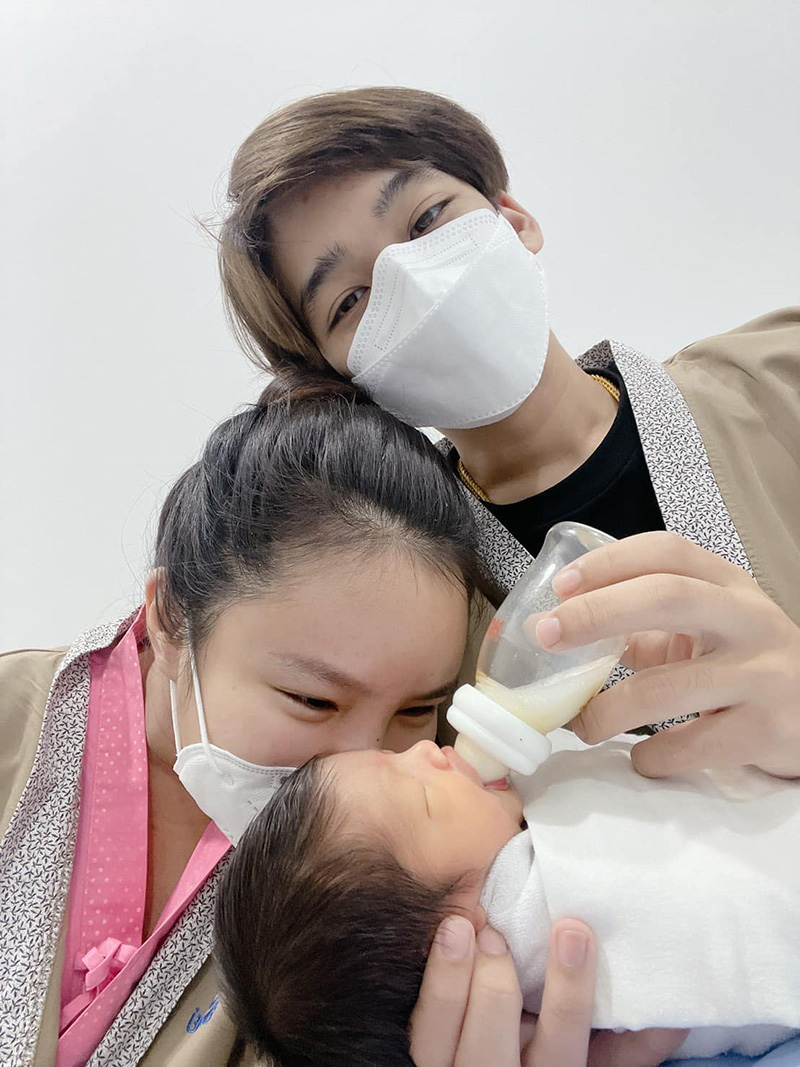 น้องเนย สายธาร เผยภาพลูกสาว 