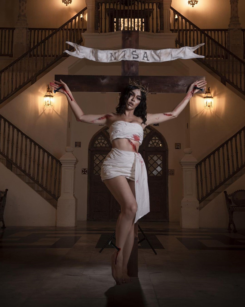 นัท นิสามณี กับภาพแต่งเป็นพระเยซู