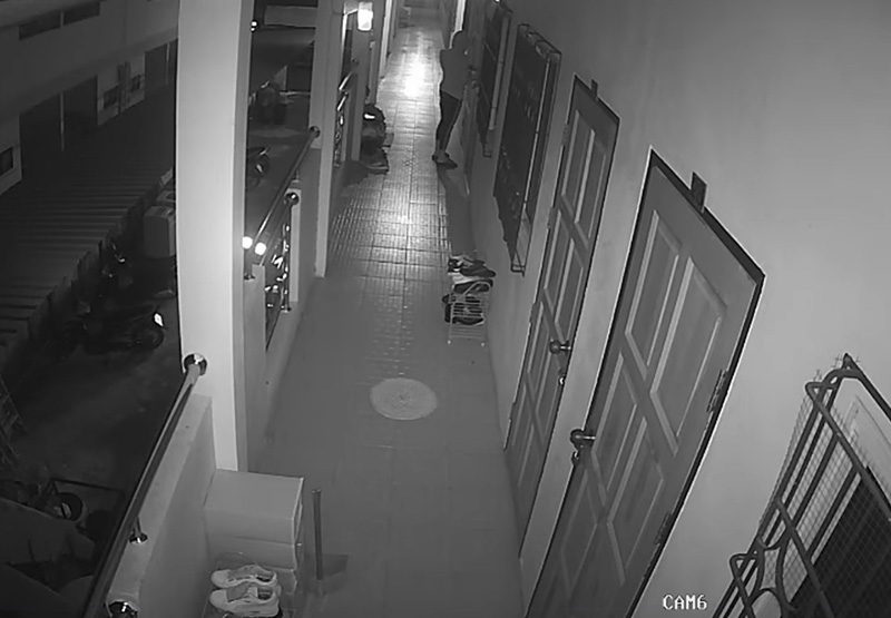 หนุ่มถูกโจรสาวบุกหอพัก